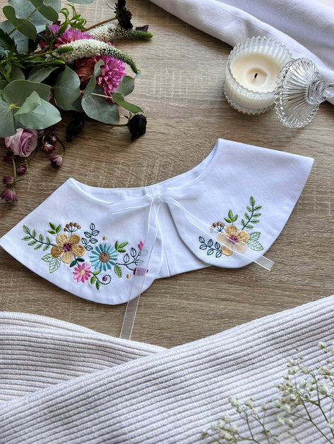 Guler detaşabil brodat cu flori - Atelierul de Fire Colorate | IARMAROC.com