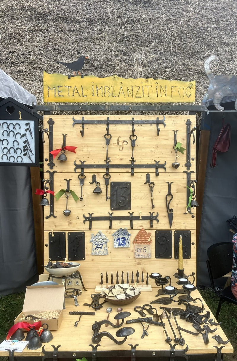METAL ÎMBLÂNZIT ÎN FOC