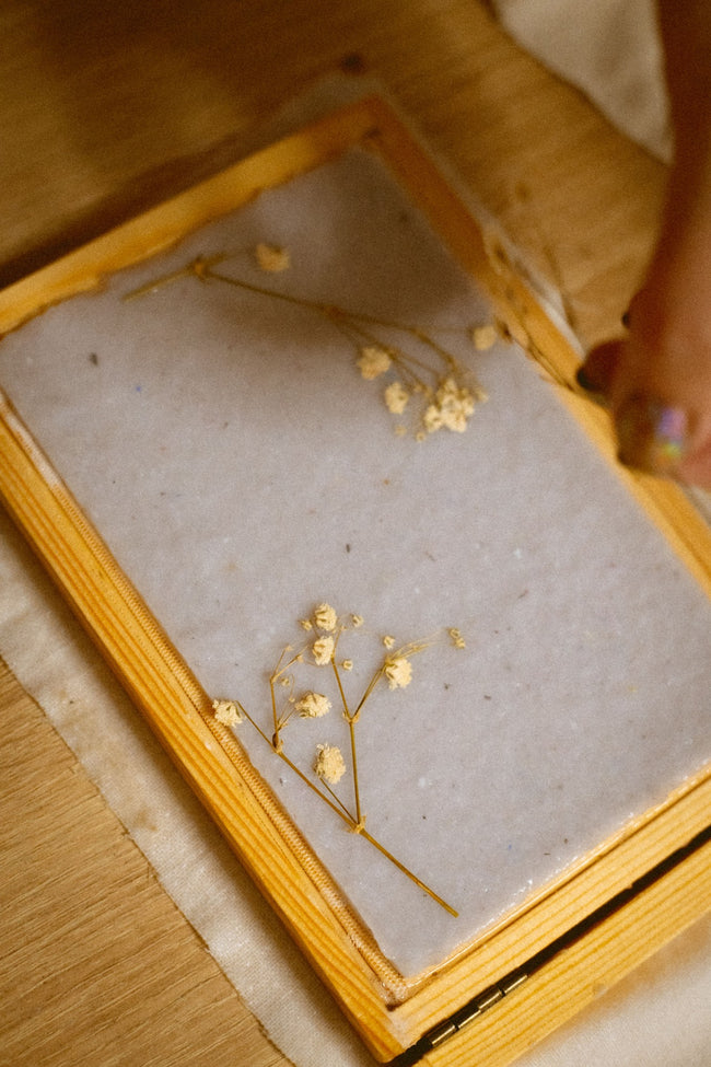 Atelier de hârtie manuală 